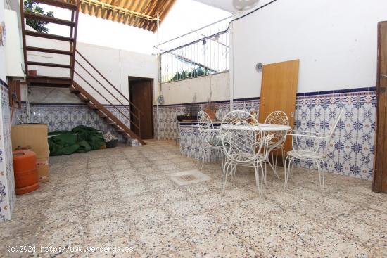  Casa independiente con jardín  para reformar - MURCIA 