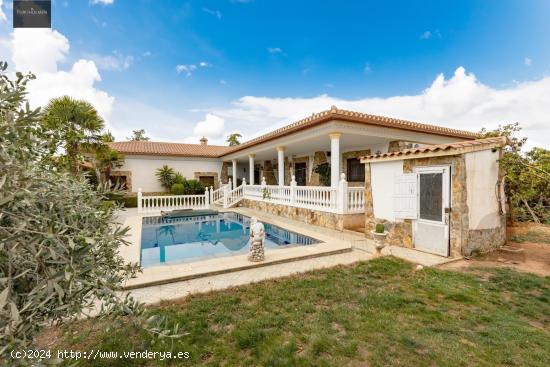 ¡¡ FANTÁSTICO CHALET EN VENTAS DE HUELMA!! - GRANADA