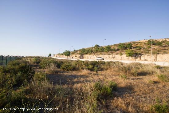 Inmejorable parcela en Santa Clara Golf con vistas espectaculares. Con Proyecto - GRANADA