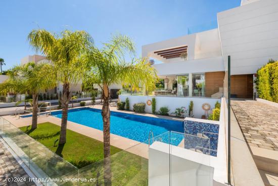 Villa de 4 dormitorios y 3 baños cerca de la playa. San Pedro de Alcántara, Marbella - MALAGA