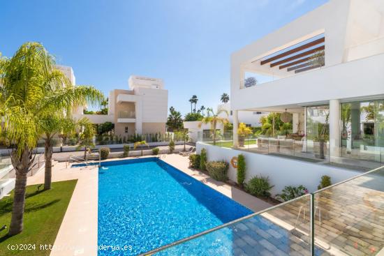 Villa de 4 dormitorios y 3 baños cerca de la playa. San Pedro de Alcántara, Marbella - MALAGA