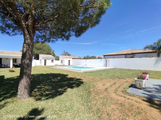 Precioso chalet con piscina para TEMPORADA ESCOLAR - CADIZ