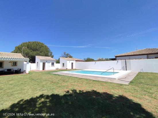 Precioso chalet con piscina para TEMPORADA ESCOLAR - CADIZ