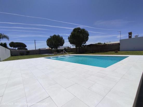 Precioso chalet con piscina para TEMPORADA ESCOLAR - CADIZ