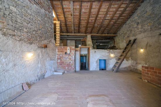 Casa de piedra en el centro de  Calders - BARCELONA