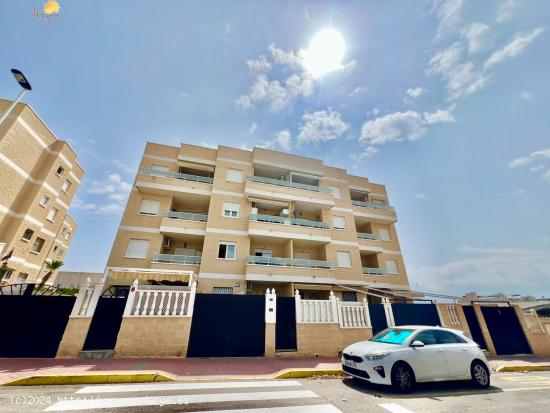 IMPECABLE APARTAMENTO CON PARKING INCLUIDO + PISCINA - ALICANTE