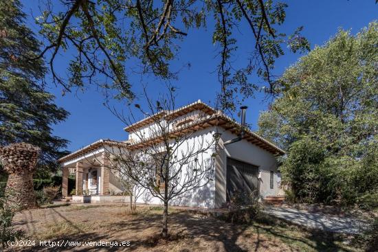 MARAVILLOSO CHALET EN URBANIZACIÓN SAN JAVIER - GRANADA