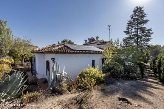 MARAVILLOSO CHALET EN URBANIZACIÓN SAN JAVIER - GRANADA