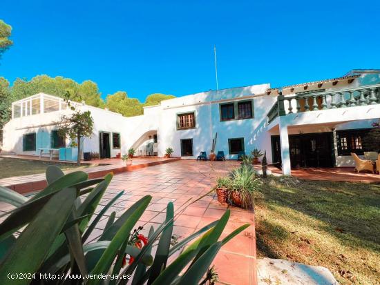 ESPECTACULAR VILLA CON VISTAS AL MAR EN DENIA - ALICANTE