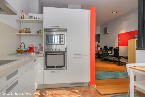 AMPLIO DUPLEX PLANTA BAJA TIPO ESTUDIO - BARCELONA