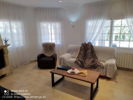 CHALET REFORMADO     IMPECABLE   A 7 MINUTOS DE CENTRO DE ALICANTE - ALICANTE