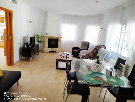 CHALET REFORMADO     IMPECABLE   A 7 MINUTOS DE CENTRO DE ALICANTE - ALICANTE