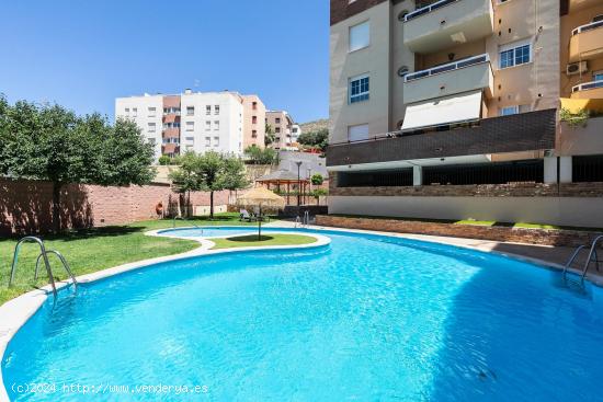 Precioso ático dúplex con 2 dormitorios, garaje y trastero en Granada. - GRANADA