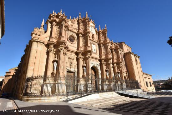  DETRÁS DE LA CATEDRAL DE GUADIX - GRANADA 