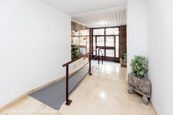 MAGNIFICA OPORTUNIDAD DE COMPRA. PISO 3 DORMITORIOS  EN CALLE PALENCIA ZAIDIN - GRANADA