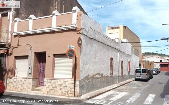 CASA ESQUINERA EN PLANTA BAJA - CASTELLON