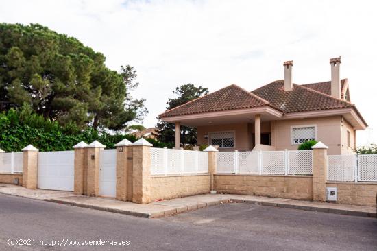 ESPECTACULAR CHALET CON PARCELA INDEPENDIENTE Y GARAJA EN SEMISÓTANO URBANIZACION ROCHE ALTO - MURC