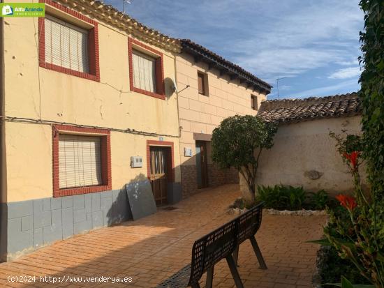 CASA DE PUEBLO CON TERRENO - BURGOS