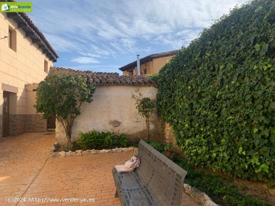 CASA DE PUEBLO CON TERRENO - BURGOS