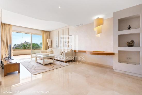 EXCLUSIVO APARTAMENTO EN TRINIDAD CON INCREÍBLES VISTAS AL MAR Y ORIENTACIÓN INMEJORABLE - MALAGA