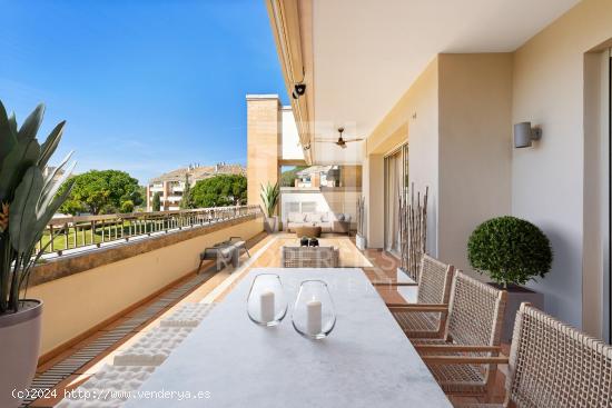 EXCLUSIVO APARTAMENTO EN TRINIDAD CON INCREÍBLES VISTAS AL MAR Y ORIENTACIÓN INMEJORABLE - MALAGA