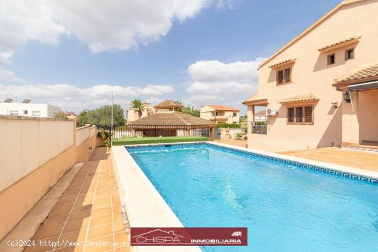 Estupendo chalet con precioso cenador y piscina - VALENCIA