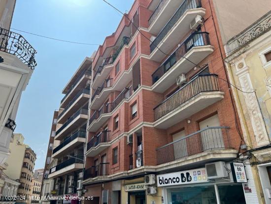  PISO EN EL CENTRO. AMPLIO Y LUMINOSO. CON ASCENSOR. GARAJE INCLUIDO - ALBACETE 