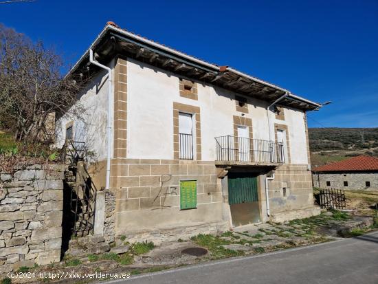  EN VENTA CASA DE PUEBLO CON TERRENO - BURGOS 