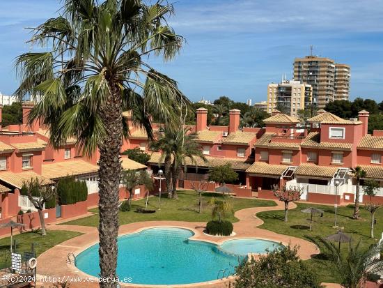 Atico con muy buenas vistas en comunidad con piscina en Mar de Cristal - MURCIA