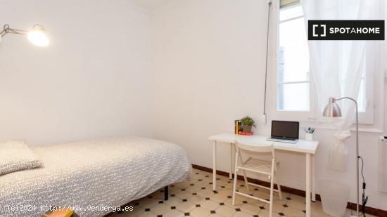 Habitación en piso compartido en barcelona. - BARCELONA