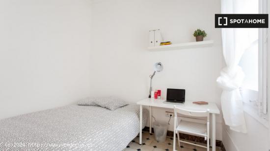 Habitación en piso compartido en barcelona. - BARCELONA