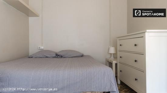 Bonita habitación con cama doble en alquiler en Barri Gòtic. - BARCELONA