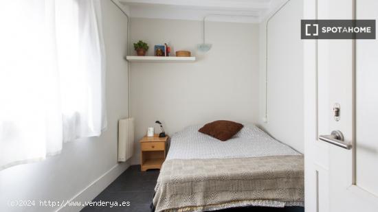 Habitación acogedora con cama doble en alquiler en Barri Gòtic - BARCELONA