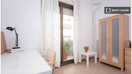 Habitación acogedora con armario independiente en el apartamento de 6 dormitorios, Eixample - BARCE