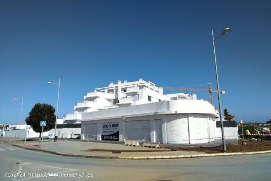 Amplio aparcamiento de motos en Laguna del Moral - CADIZ