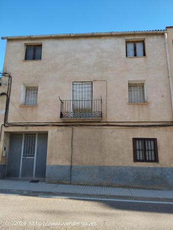 Casa con patio en Valdeltormo - TERUEL