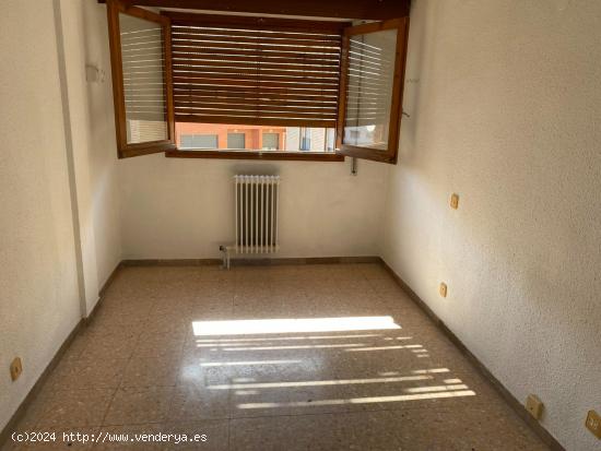 SE VENDE PISO CÉNTRICO EN CALAMOCHA - TERUEL