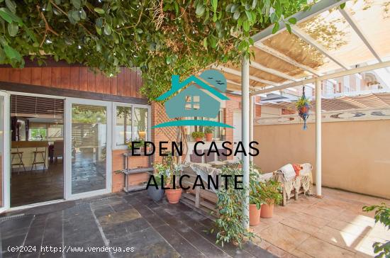 Casa Urb. adosada en El Campello, con 3 Dormitorios, 1 baño, 1 Aseo, piscina y 2 parking - ALICANTE