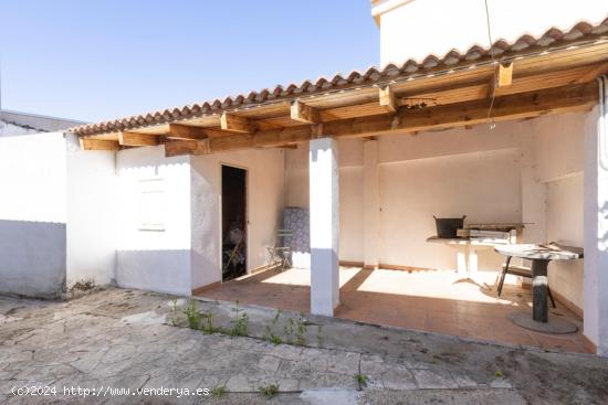 ¡Oportunidad en Mojados! Casa de pueblo para reformar con muchas posibilidades. - VALLADOLID