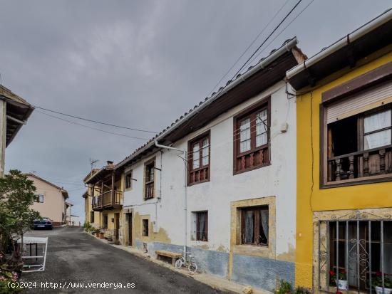 CASA DE PIEDRA ,VILLANUEVA DE COLOMBRES - ASTURIAS