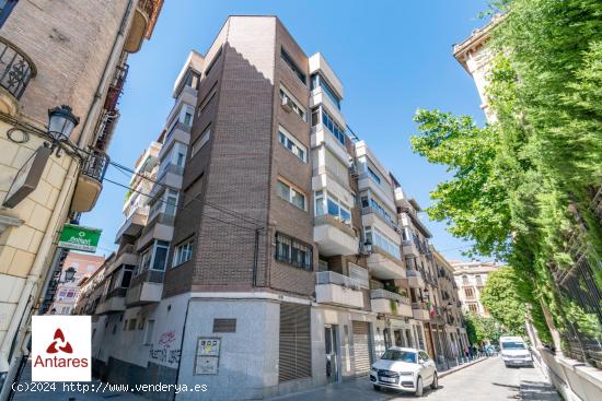  VIVIENDA EXCLUSIVA! Ático con gran terraza junto Gran Vía - GRANADA 