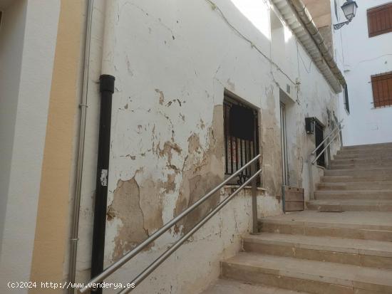 CASA CON AMPLIO PATIO EN CASCO HISTORICO DE ALMANSA - ALBACETE