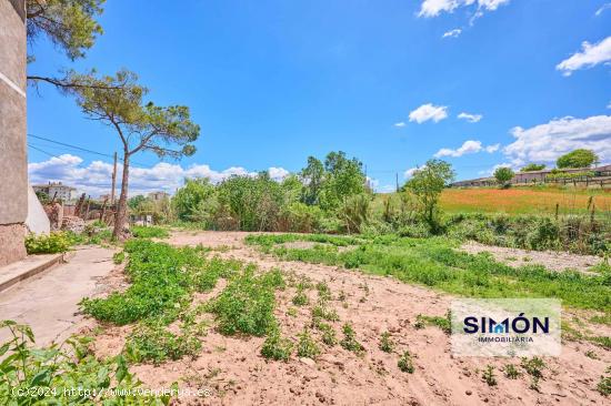 Fantástica casa para reformar con parcela de 1584m2 y rodeado de naturaleza! - BARCELONA