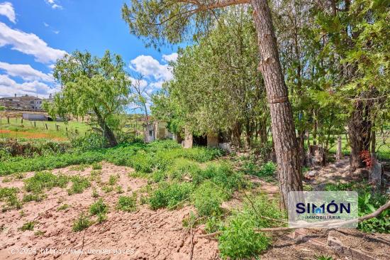 Fantástica casa para reformar con parcela de 1584m2 y rodeado de naturaleza! - BARCELONA