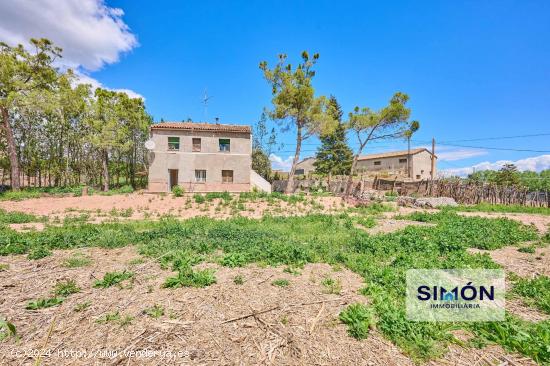 Fantástica casa para reformar con parcela de 1584m2 y rodeado de naturaleza! - BARCELONA