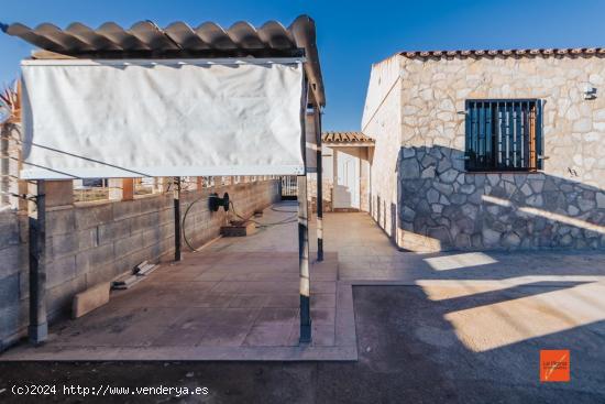 CASA UNIFAMILIAR CON PISCINA EN AMPOSTA - TARRAGONA