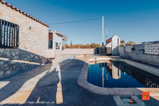 CASA UNIFAMILIAR CON PISCINA EN AMPOSTA - TARRAGONA