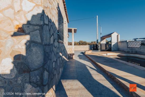 CASA UNIFAMILIAR CON PISCINA EN AMPOSTA - TARRAGONA