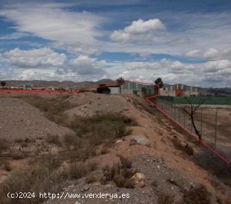 NAVE INDUSTRIAL Y TERRENO EN PUERTO LUMBRERAS. - MURCIA