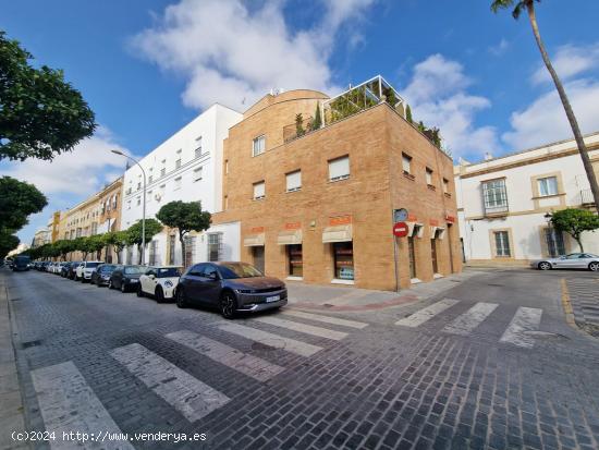 LOCAL COMERCIAL EN CENTRO CASCO HISTÓRICO - CADIZ